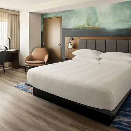 Oshkosh Marriott Waterfront Hotel & Convention Center Екстериор снимка