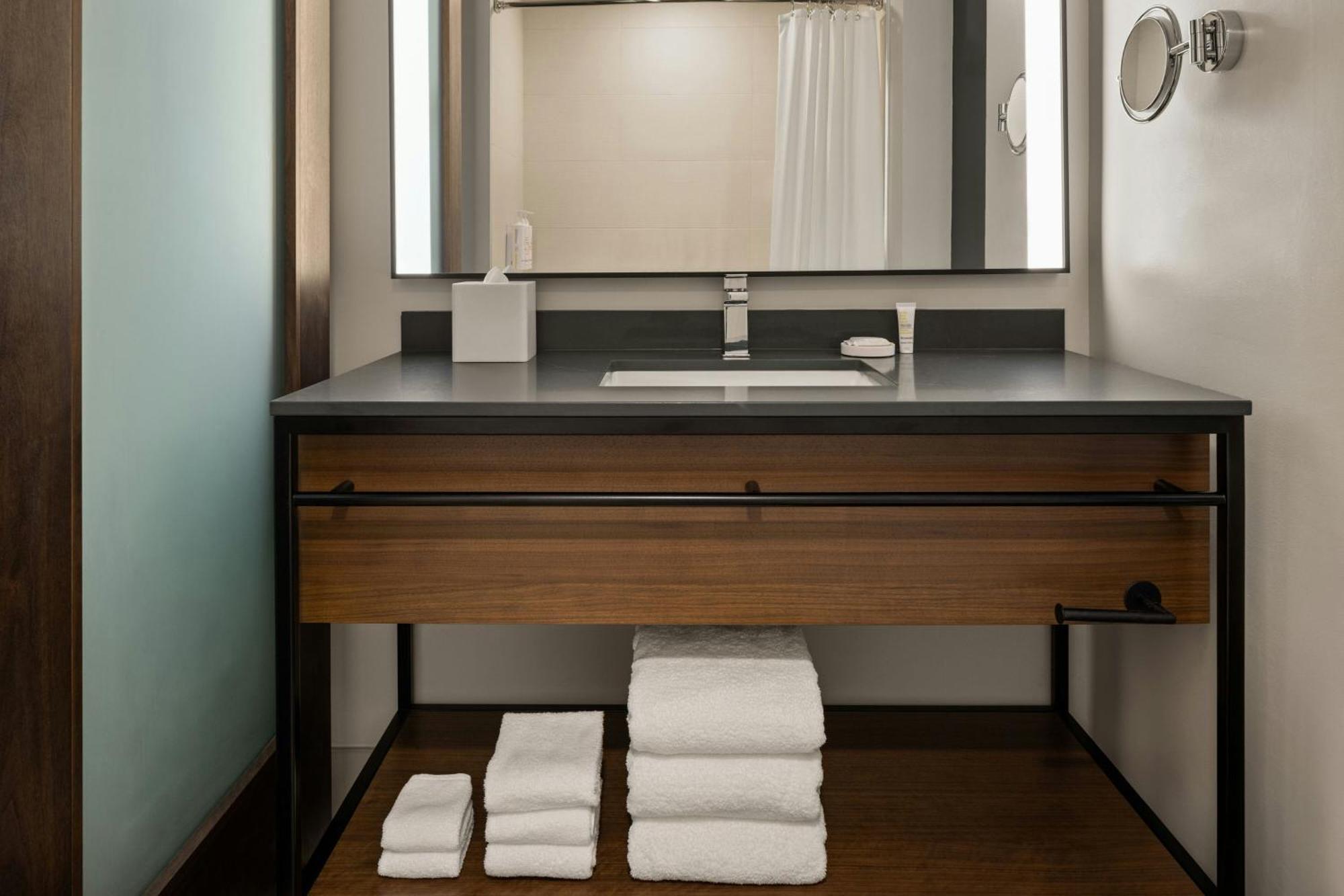 Oshkosh Marriott Waterfront Hotel & Convention Center Екстериор снимка