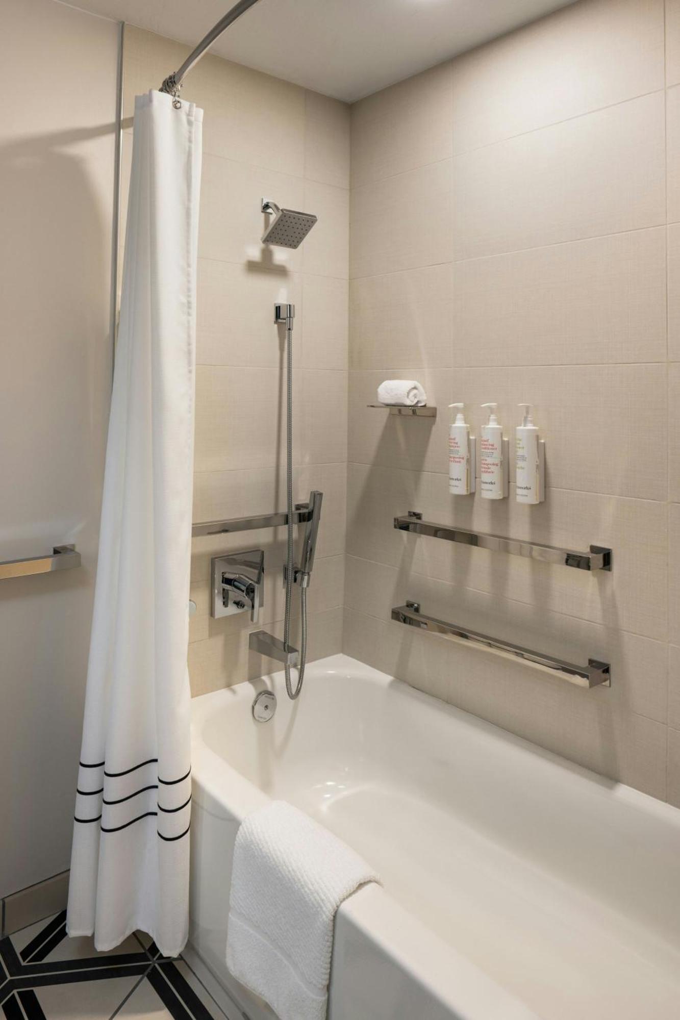 Oshkosh Marriott Waterfront Hotel & Convention Center Екстериор снимка